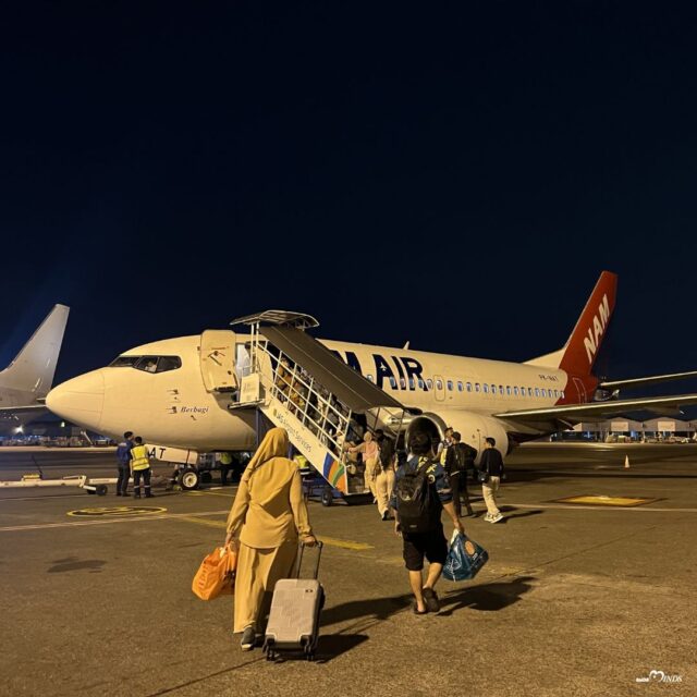 夜明けとともにジャカルタを出発する飛行機で、いざボルネオ島へ！